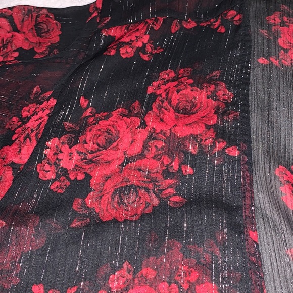 Torrid Floral Shirttail Flowy Kimono size 1/2 black silver red - Picture 7 of 12